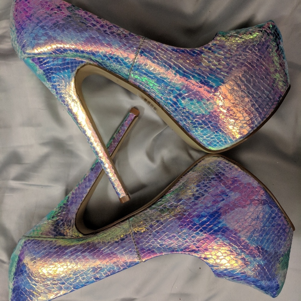 Holographic Python Pumps - Picture 2 of 5